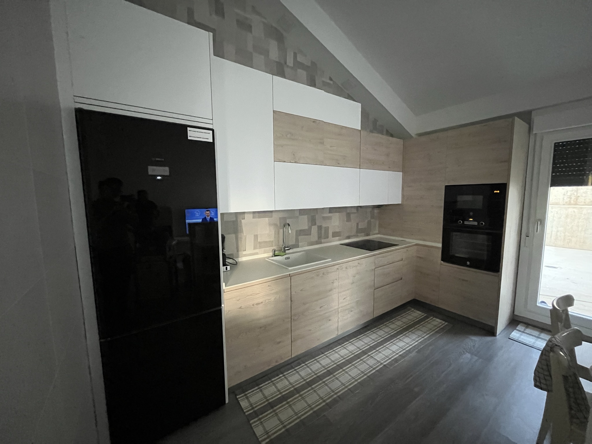 Reforma de cocina con encimera y muebles a medida en Alcalá de Henares